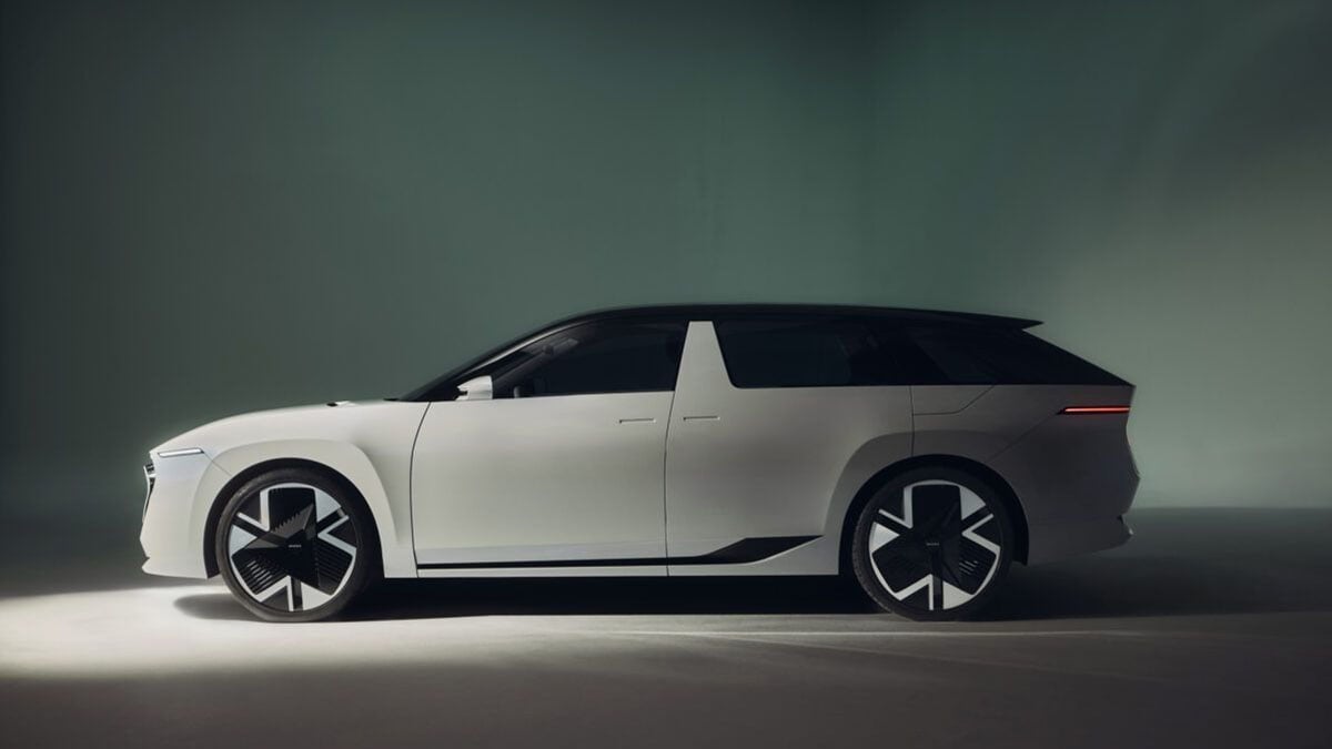 Skoda Vision O 2025, vue latérale complète du break électrique concept sur fond vert