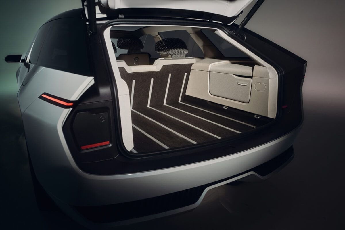 Coffre du Skoda Vision O avec banquette arrière rabattue et plancher plat