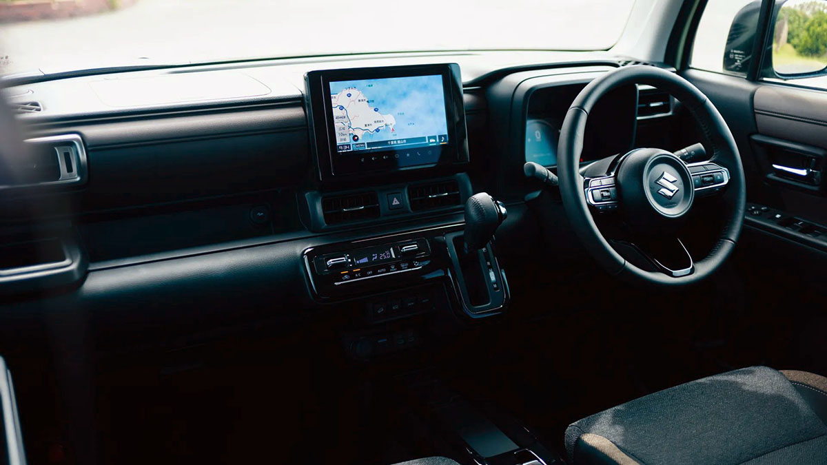Intérieur Suzuki Xbee avec tableau de bord numérique et levier CVT