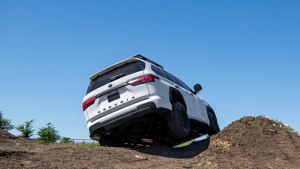 Vue arrière du Toyota 4Runner, coffre fermé, pare-chocs haut