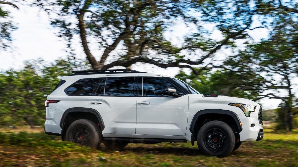 Profil latéral du Toyota 4Runner, SUV tout-terrain réputé pour sa longévité 