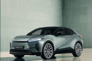 Toyota SUV coupé électrique 450 km autonomie nouveau modèle, véhicule zéro émission japonais concurrent Tesla