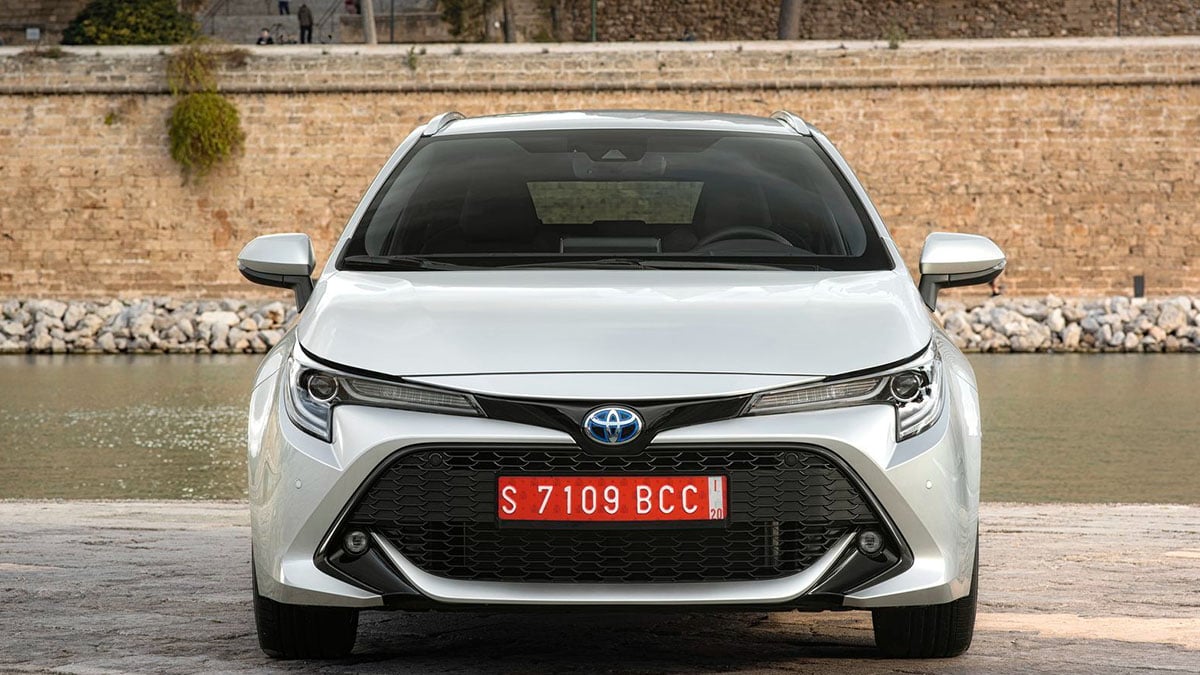 Face avant Toyota Corolla Touring Sports 2025 avec signature LED et calandre affinée