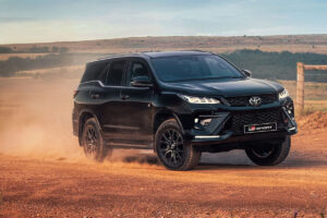 4x4 Toyota abordable alternative Land Cruiser, tout-terrain japonais robuste inspiré Hilux prix accessible