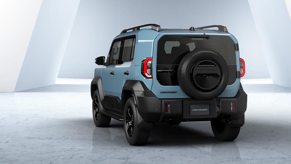  Arrière du Land Cruiser FJ 2026 avec roue de secours extérieure